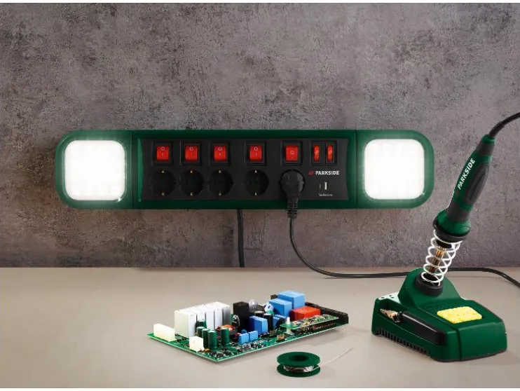 LED-werklamp met stekkerdoos