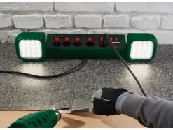 LED-werklamp met stekkerdoos