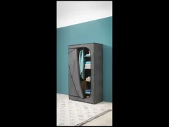 Textiele kledingkast