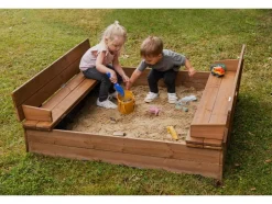 Zandbak met opklapbare zitbank